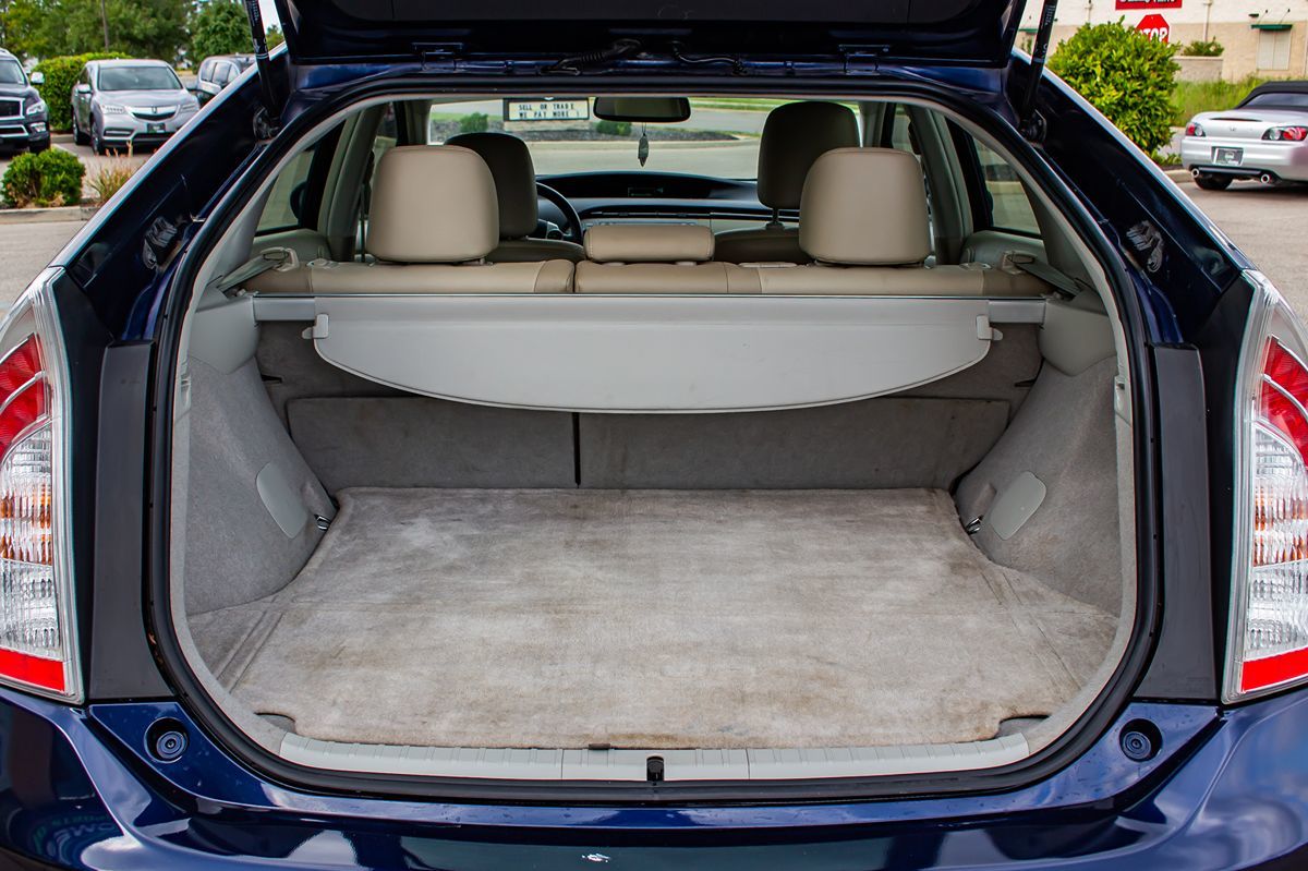 2014 Toyota Prius Four photo 18