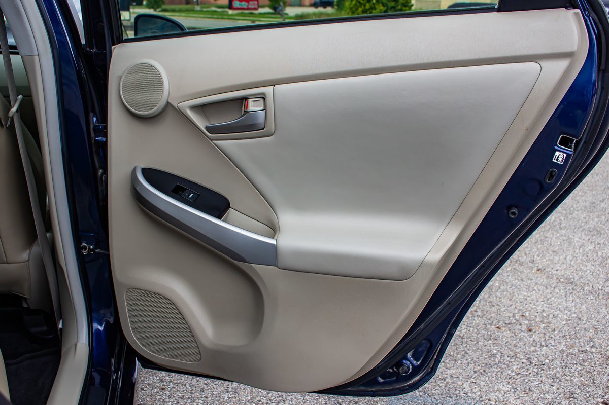2014 Toyota Prius Four photo 20