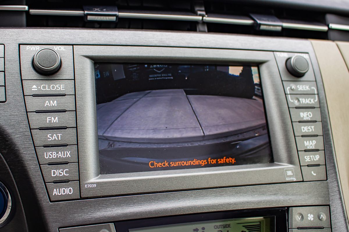 2014 Toyota Prius Four photo 29