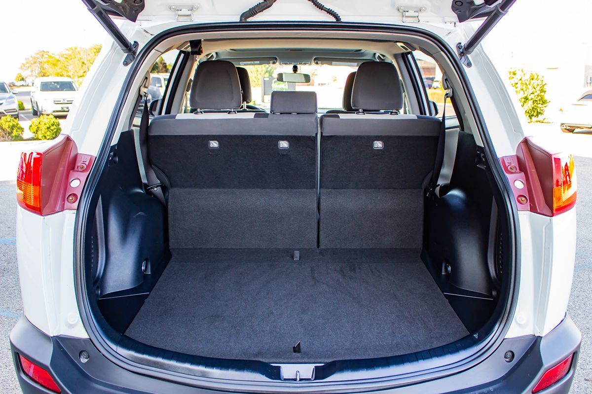 2015 Toyota RAV4 XLE photo 13