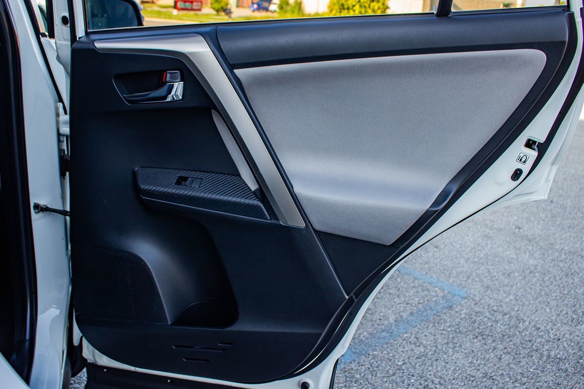 2015 Toyota RAV4 XLE photo 15