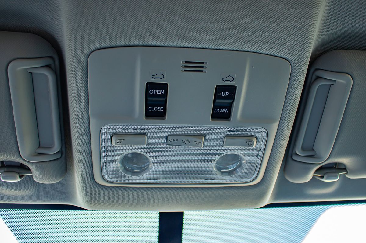 2015 Toyota RAV4 XLE photo 26