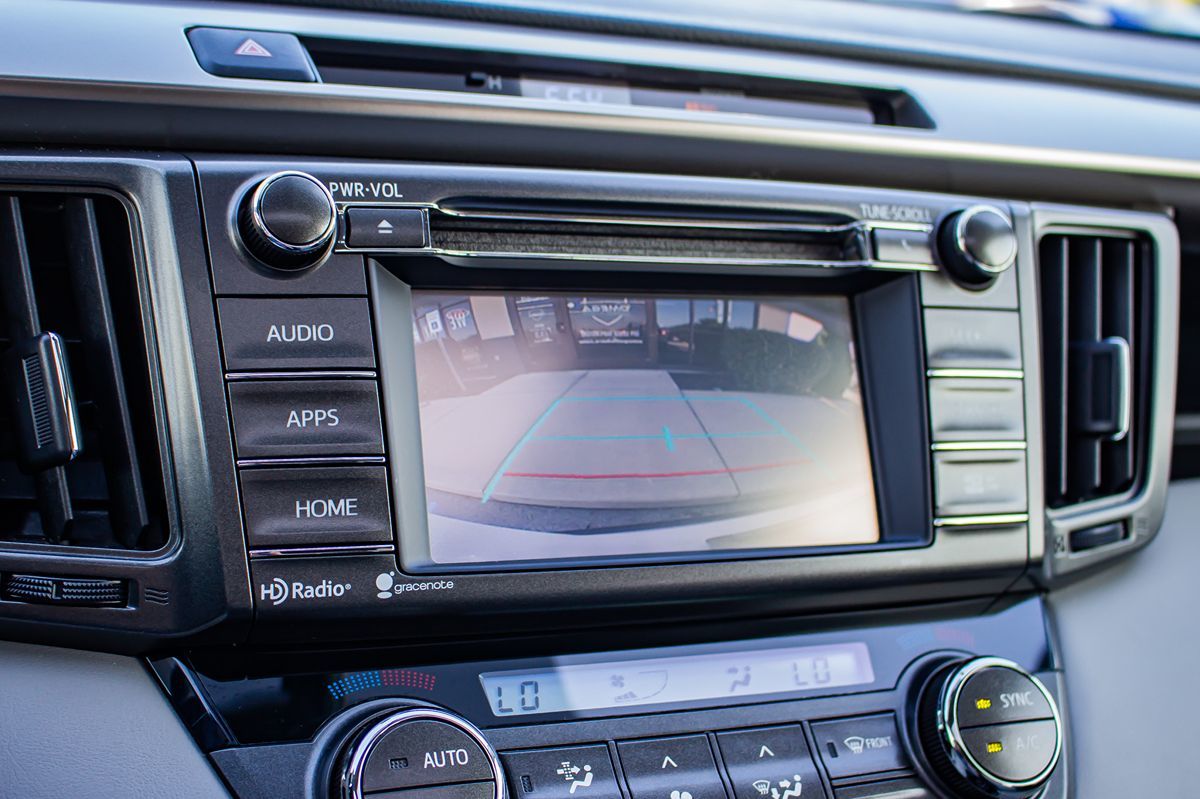 2015 Toyota RAV4 XLE photo 24