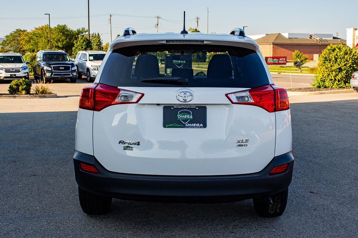 2015 Toyota RAV4 XLE photo 3