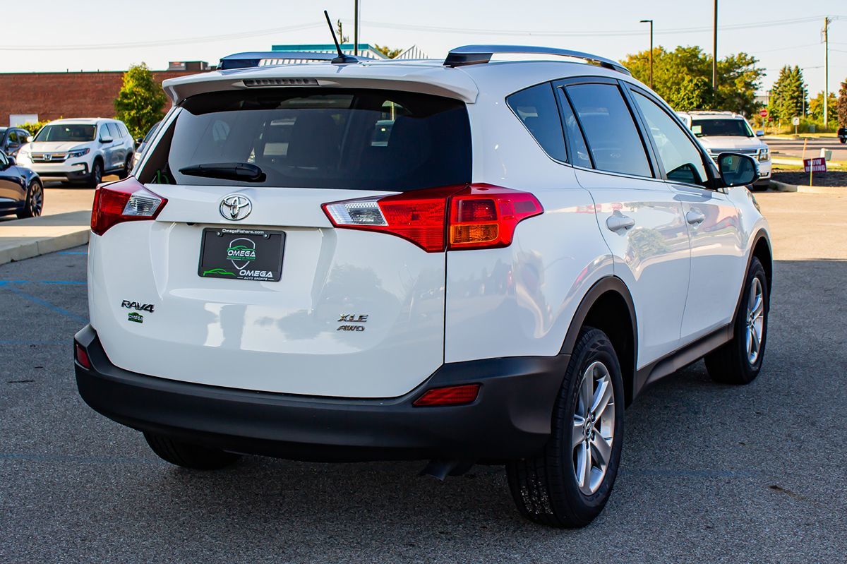 2015 Toyota RAV4 XLE photo 4