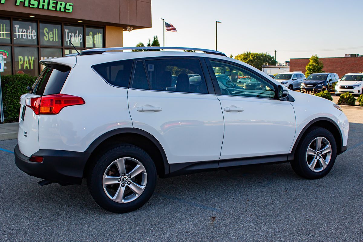 2015 Toyota RAV4 XLE photo 5
