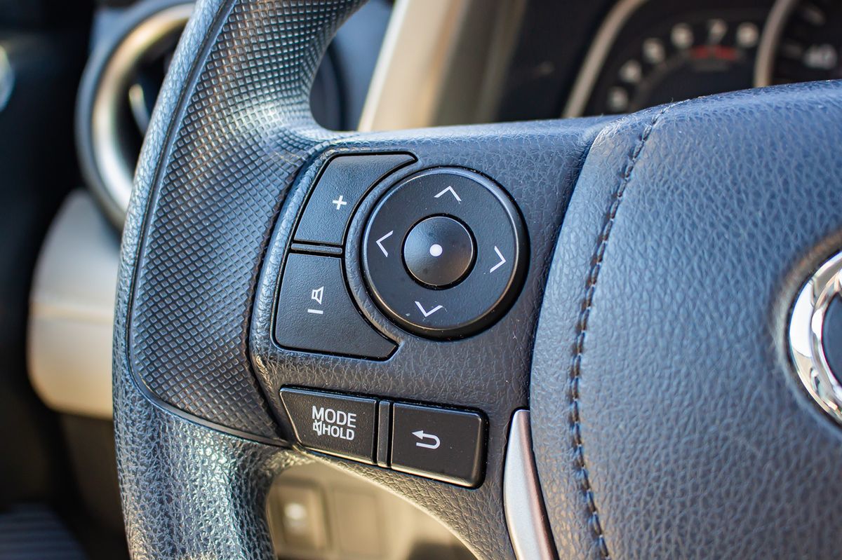 2015 Toyota RAV4 XLE photo 21