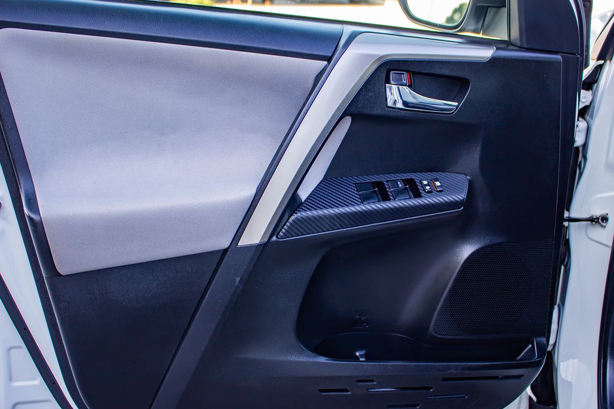 2015 Toyota RAV4 XLE photo 9