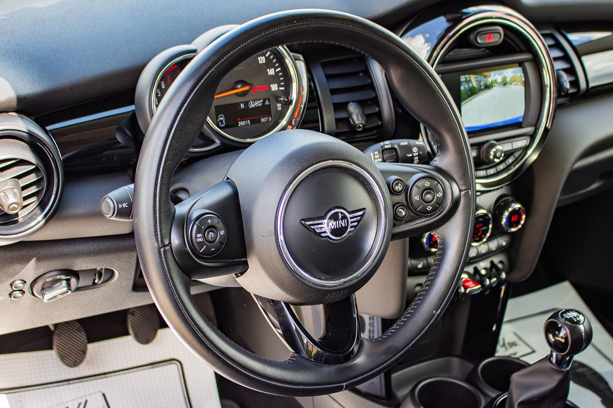 2019 Mini Cooper 2 Door Hardtop Signature photo 19