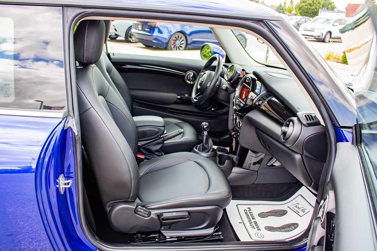 2019 Mini Cooper 2 Door Hardtop Signature photo 17