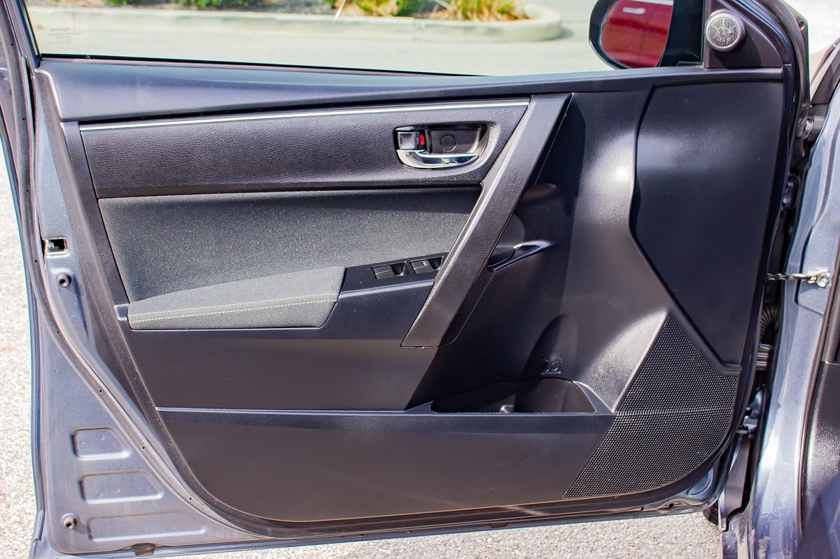 2017 Toyota Corolla XLE XSE Special Edition photo 14