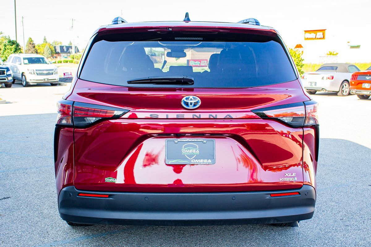 2021 Toyota Sienna XLE photo 8