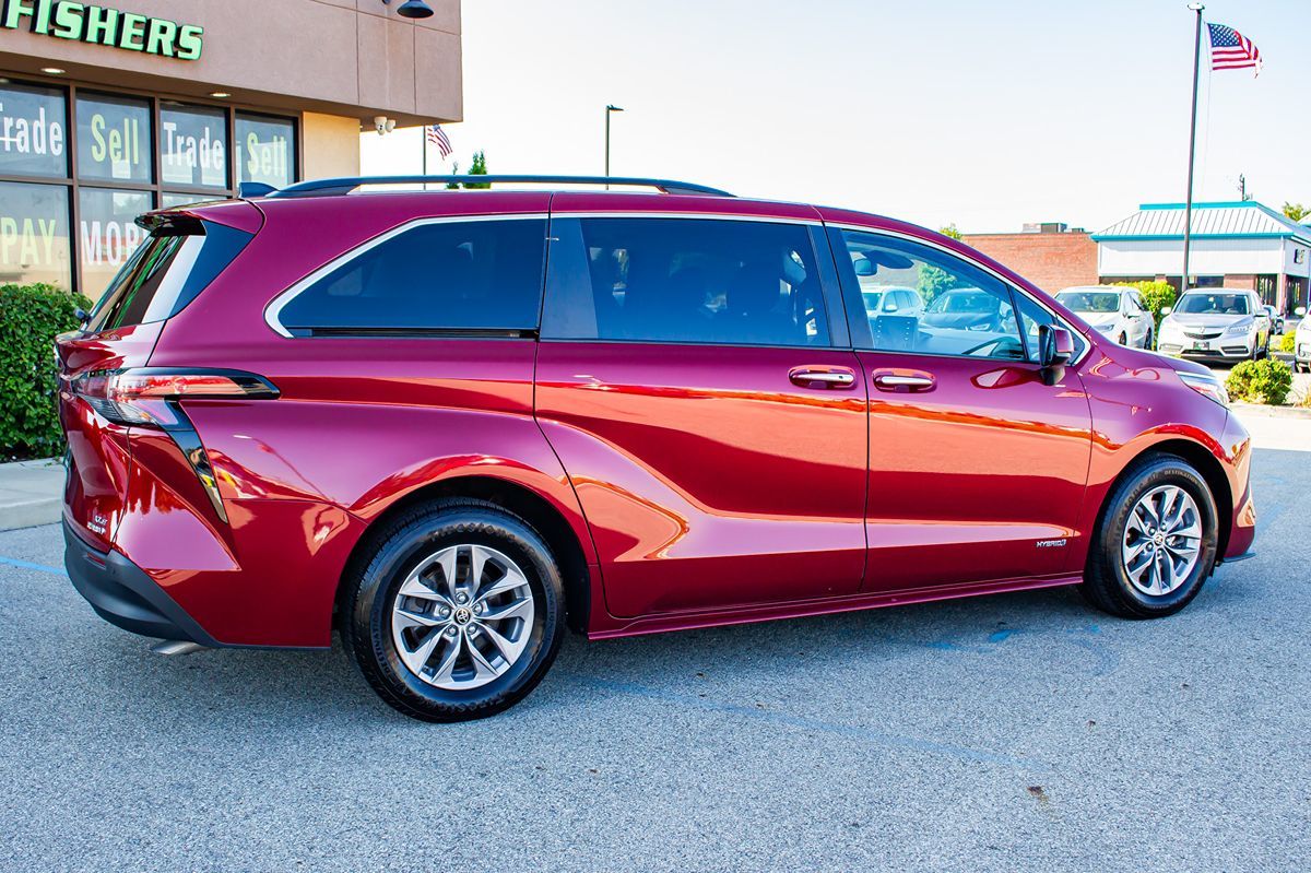 2021 Toyota Sienna XLE photo 10