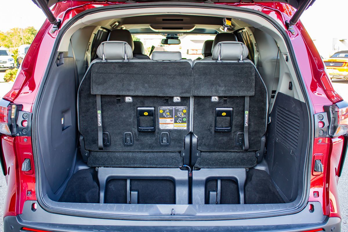 2021 Toyota Sienna XLE photo 18