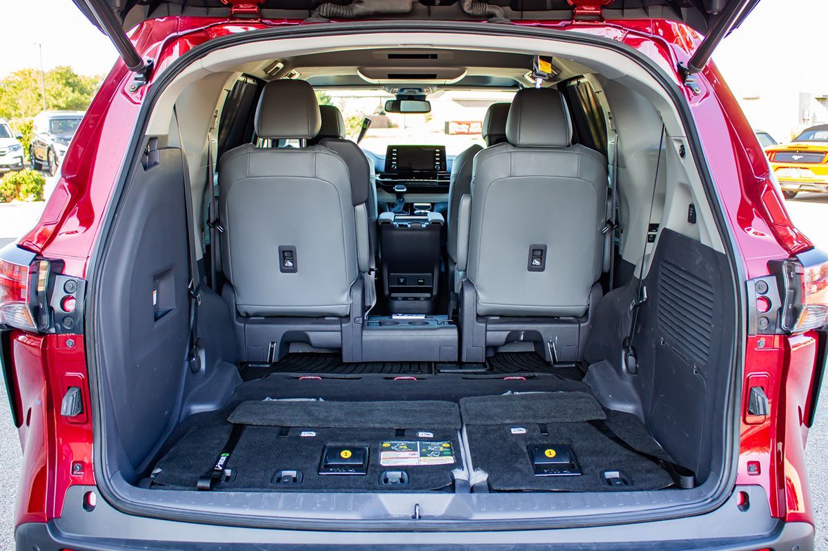 2021 Toyota Sienna XLE photo 19