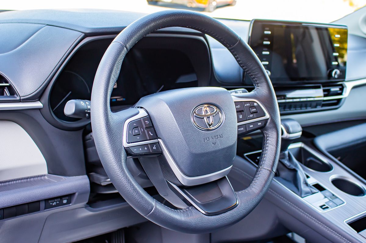 2021 Toyota Sienna XLE photo 25