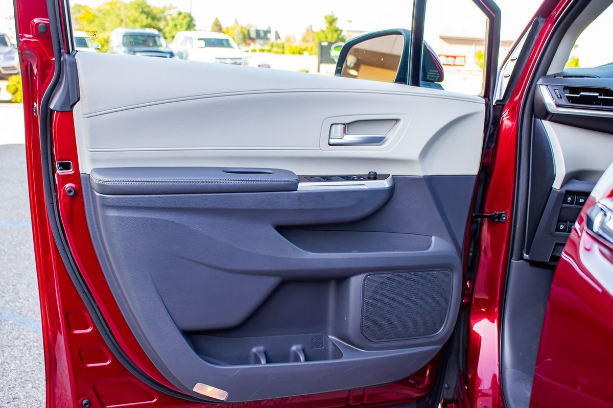 2021 Toyota Sienna XLE photo 14