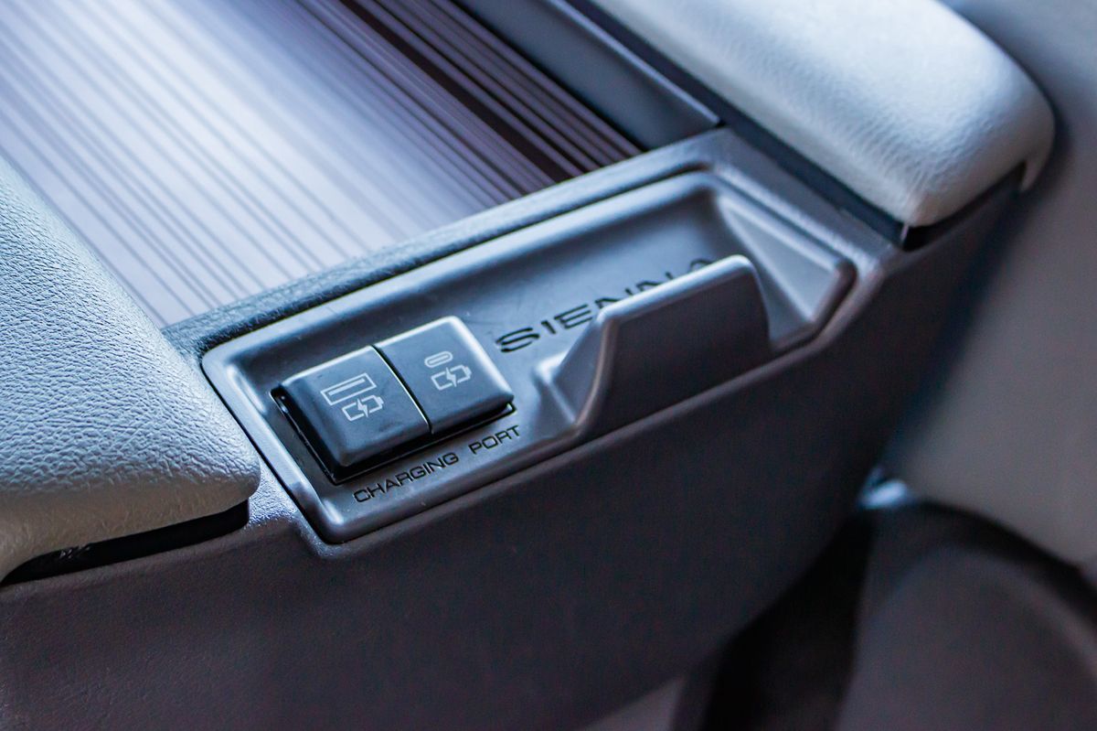 2021 Toyota Sienna XLE photo 34