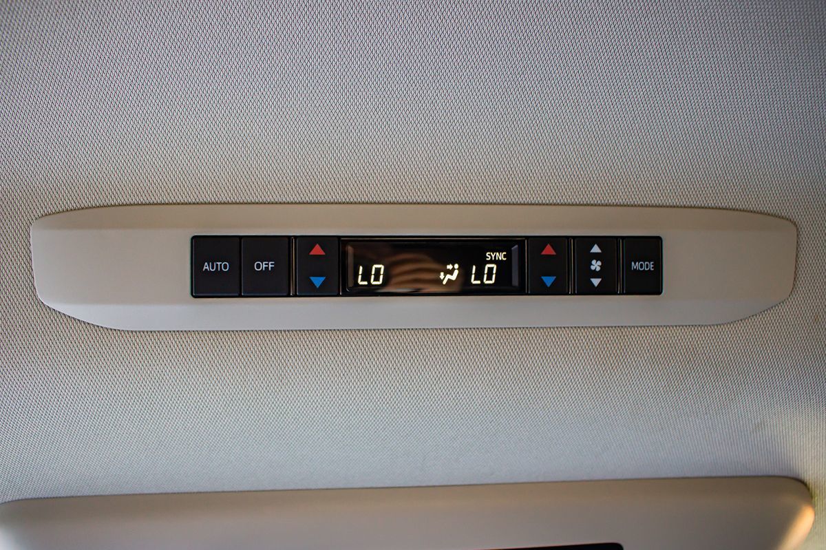 2021 Toyota Sienna XLE photo 37