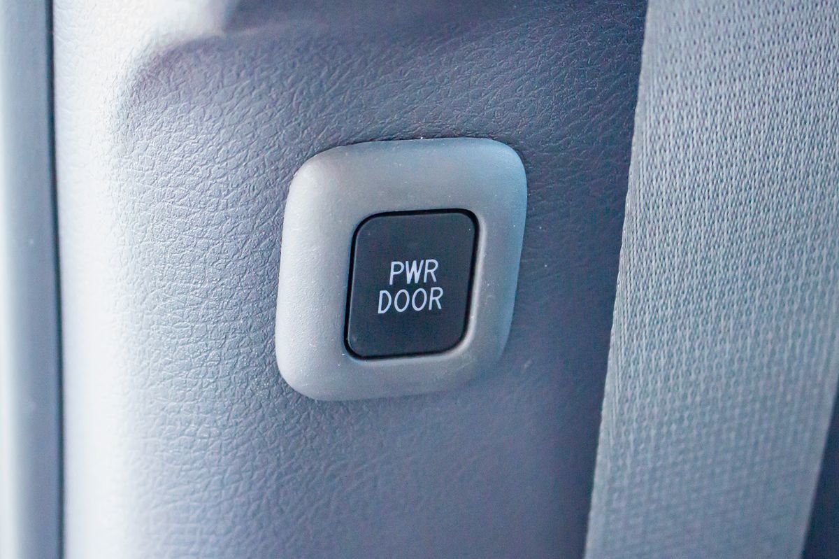 2021 Toyota Sienna XLE photo 32
