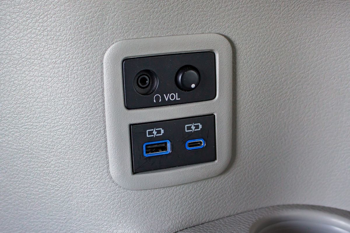 2021 Toyota Sienna XLE photo 38