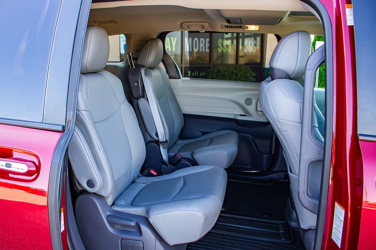 2021 Toyota Sienna XLE photo 20