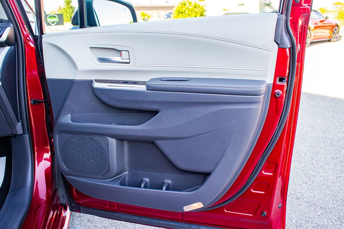 2021 Toyota Sienna XLE photo 22