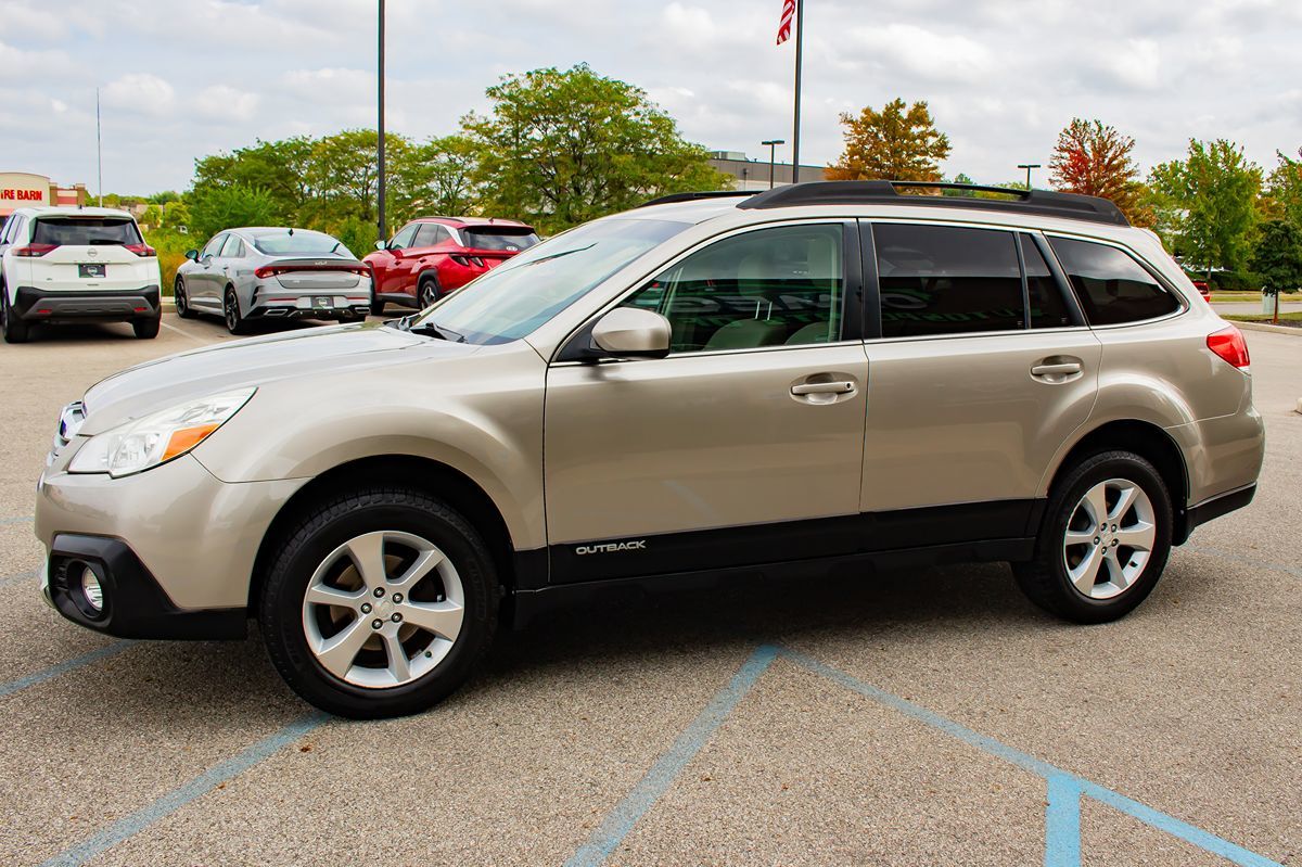 2014 Subaru Outback 2.5i Limited photo 4