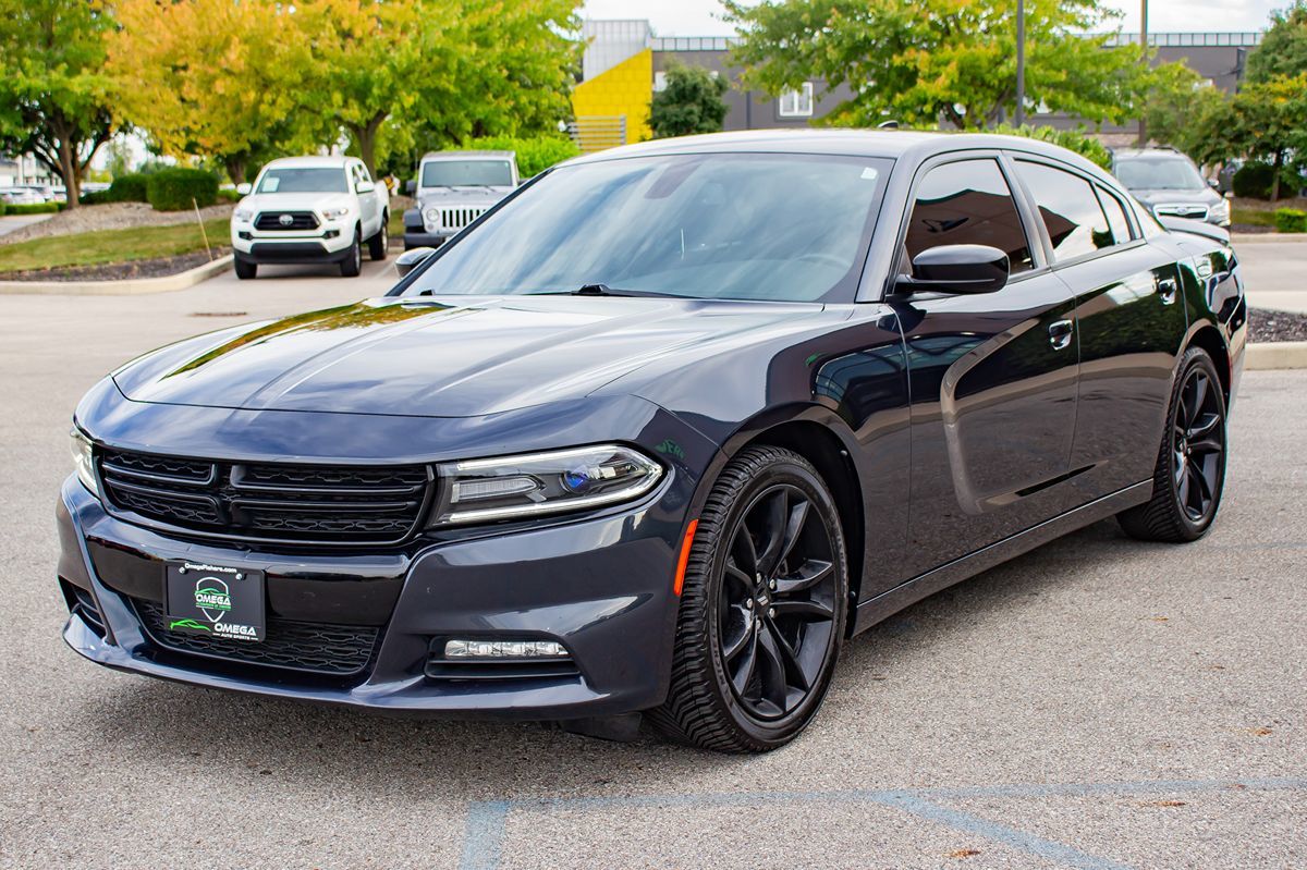2018 Dodge Charger SXT Plus photo 3