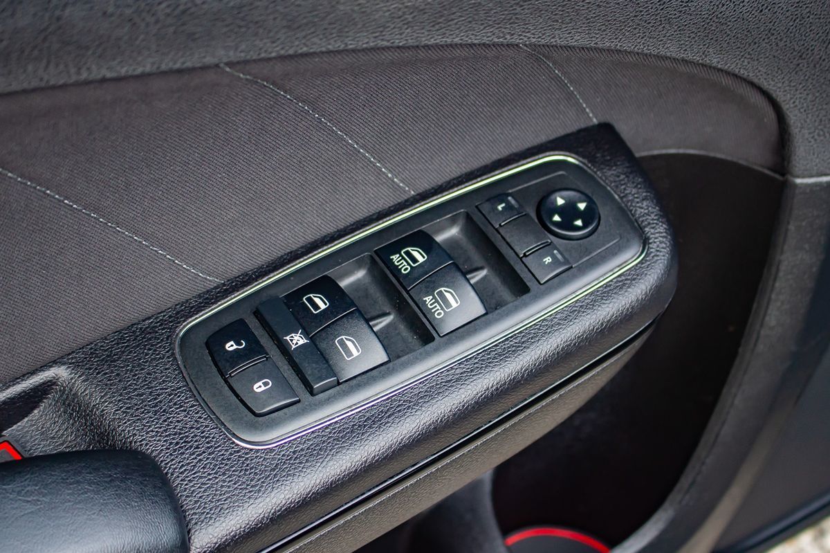 2018 Dodge Charger SXT Plus photo 14
