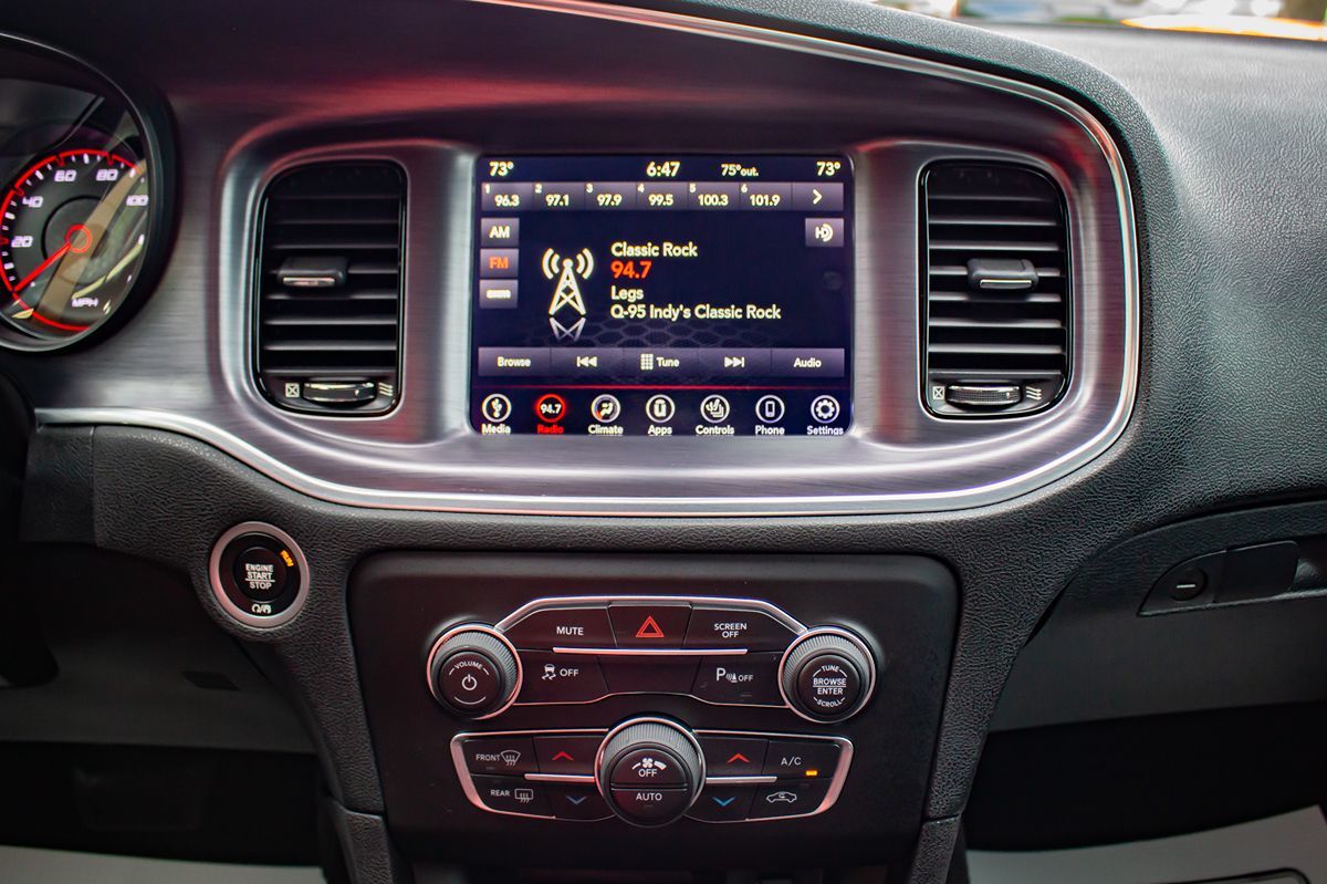 2018 Dodge Charger SXT Plus photo 22