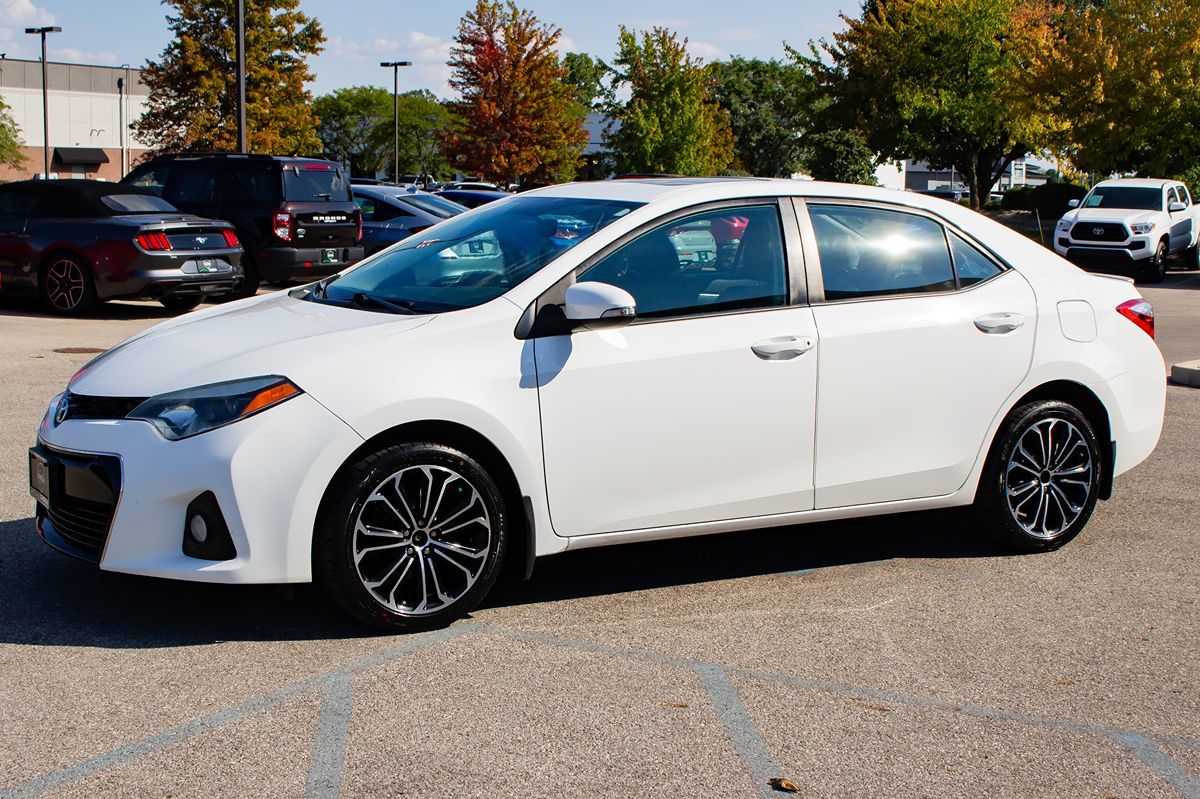 2015 Toyota Corolla S photo 2