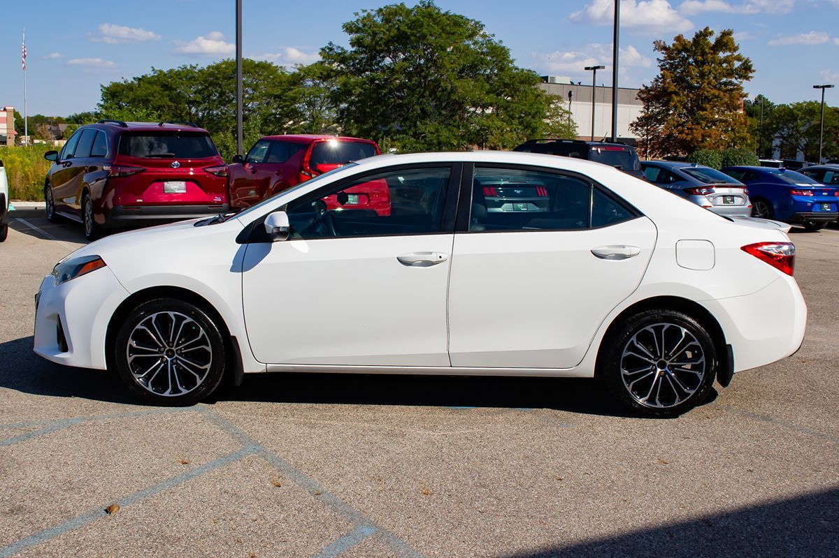 2015 Toyota Corolla S photo 3