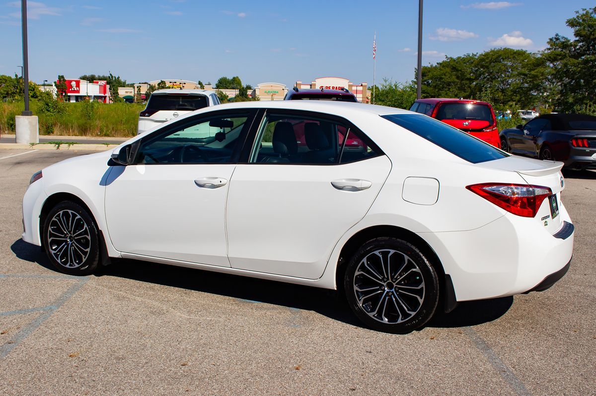 2015 Toyota Corolla S photo 4
