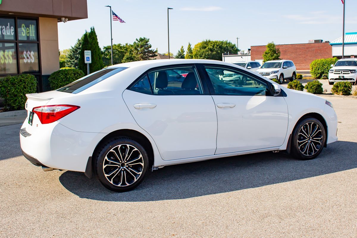 2015 Toyota Corolla S photo 8