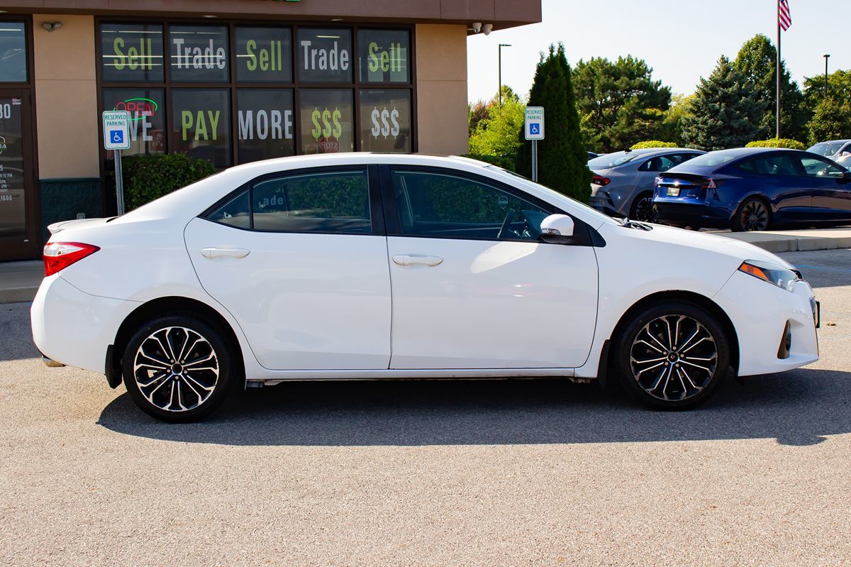 2015 Toyota Corolla S photo 9