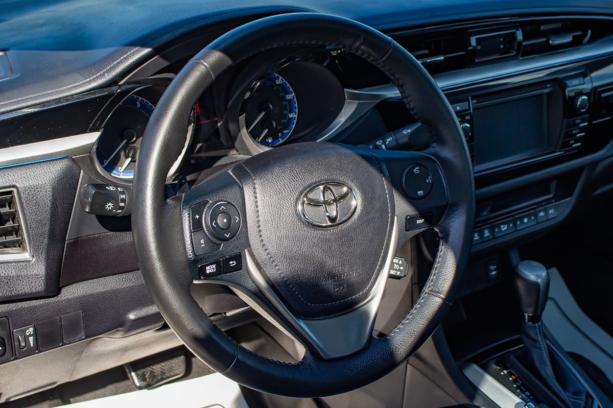 2015 Toyota Corolla S photo 23