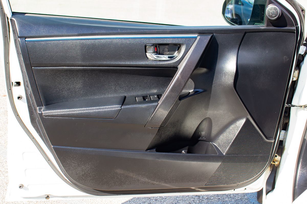 2015 Toyota Corolla S photo 12
