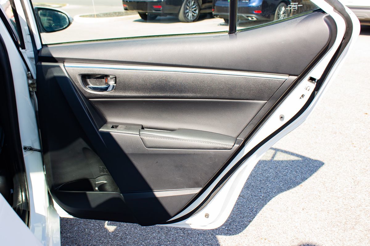 2015 Toyota Corolla S photo 16