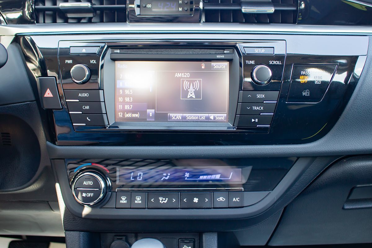 2015 Toyota Corolla S photo 20