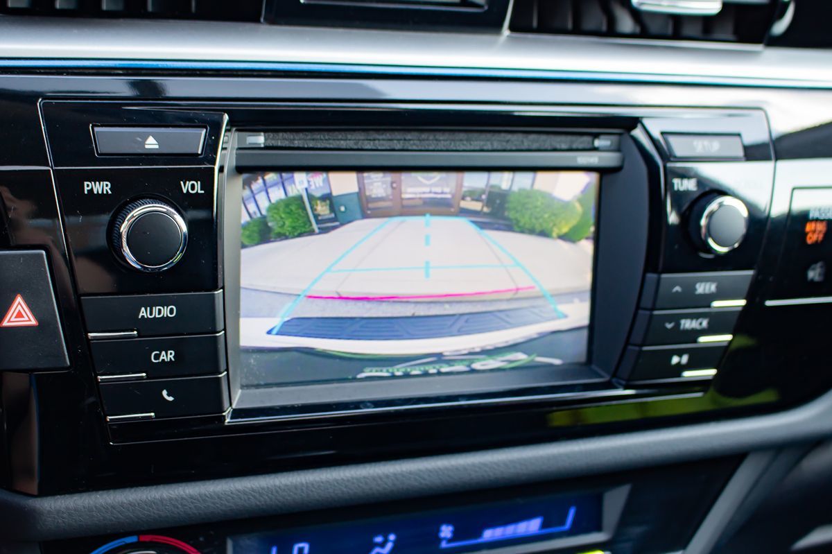 2015 Toyota Corolla S photo 22