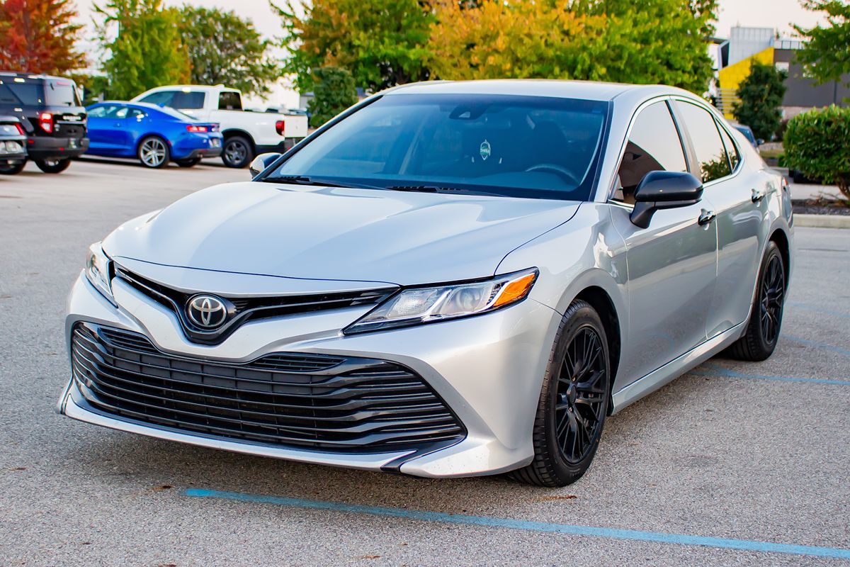 2018 Toyota Camry SE XLE photo 3
