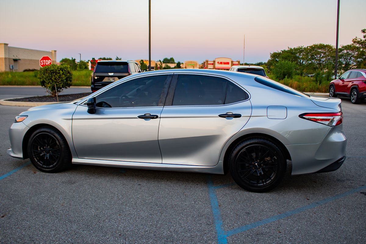 2018 Toyota Camry SE XLE photo 6