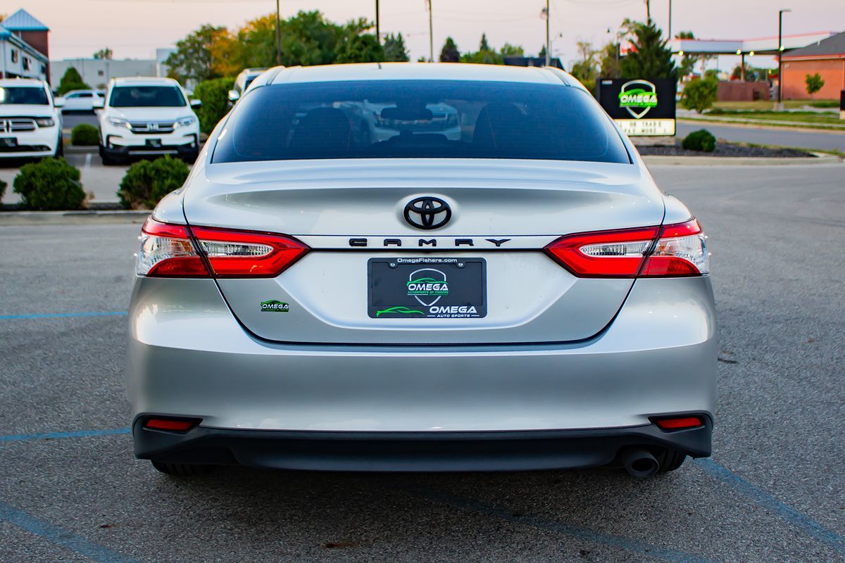 2018 Toyota Camry SE XLE photo 8