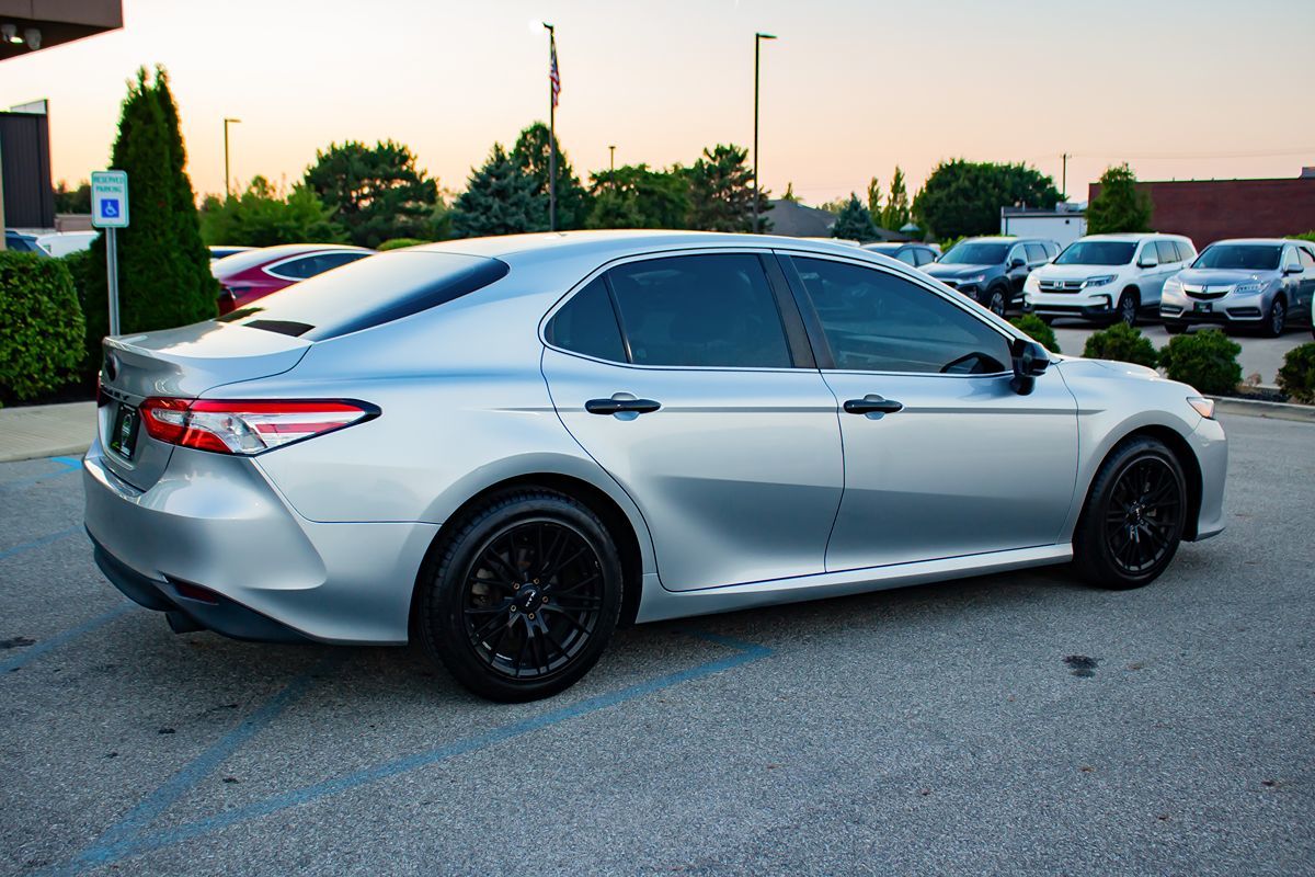 2018 Toyota Camry SE XLE photo 10