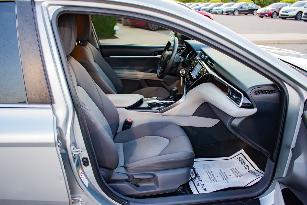 2018 Toyota Camry SE XLE photo 19