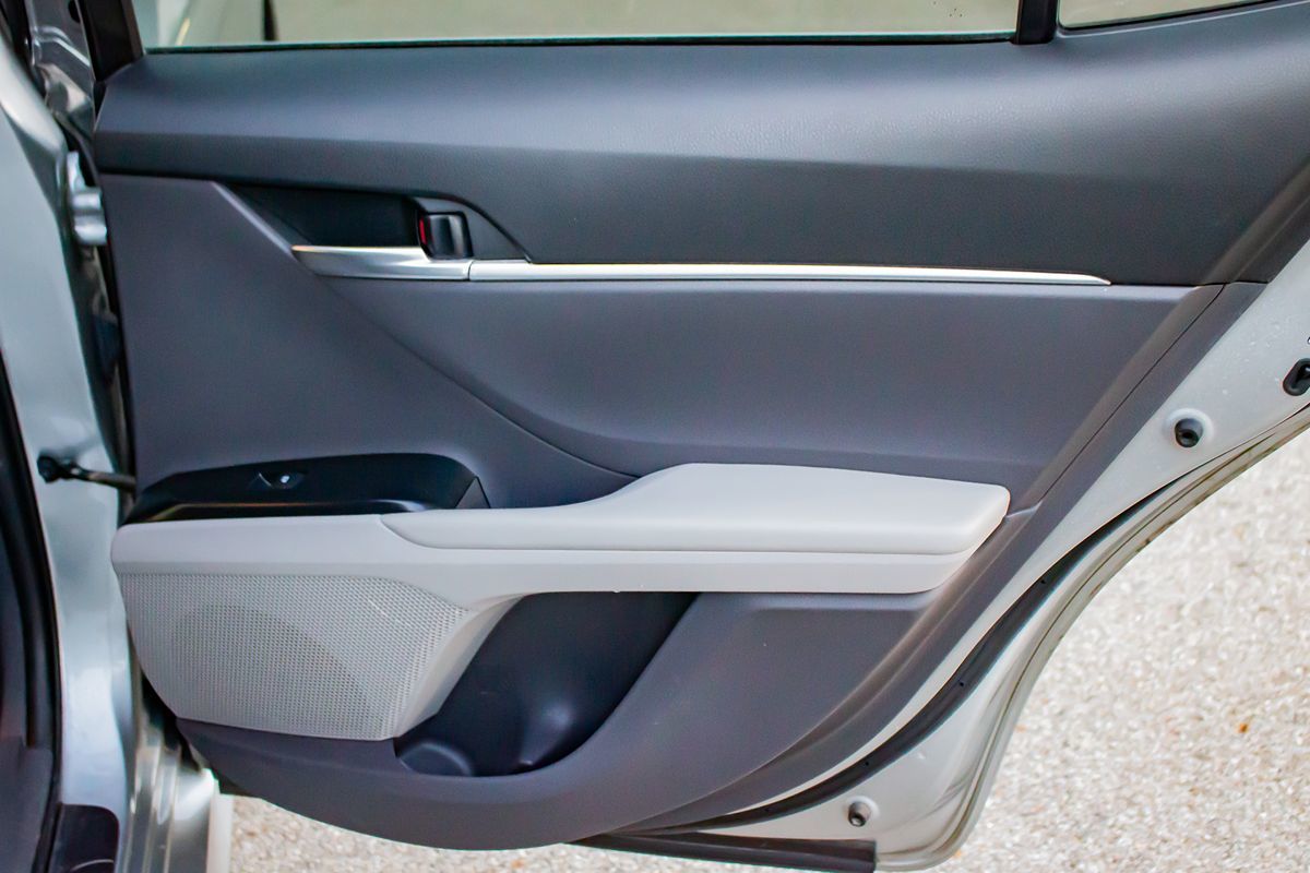 2018 Toyota Camry SE XLE photo 18