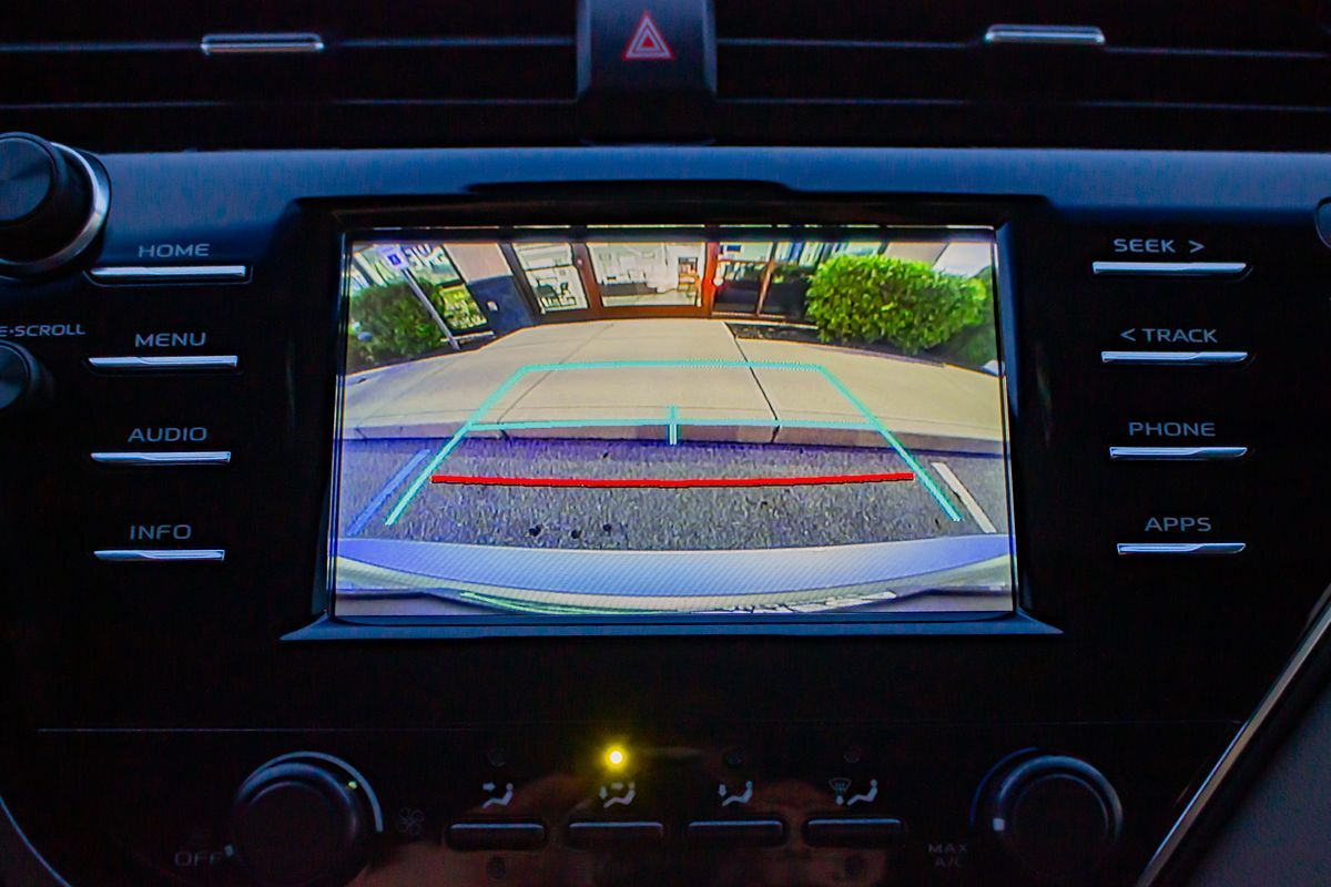 2018 Toyota Camry SE XLE photo 26