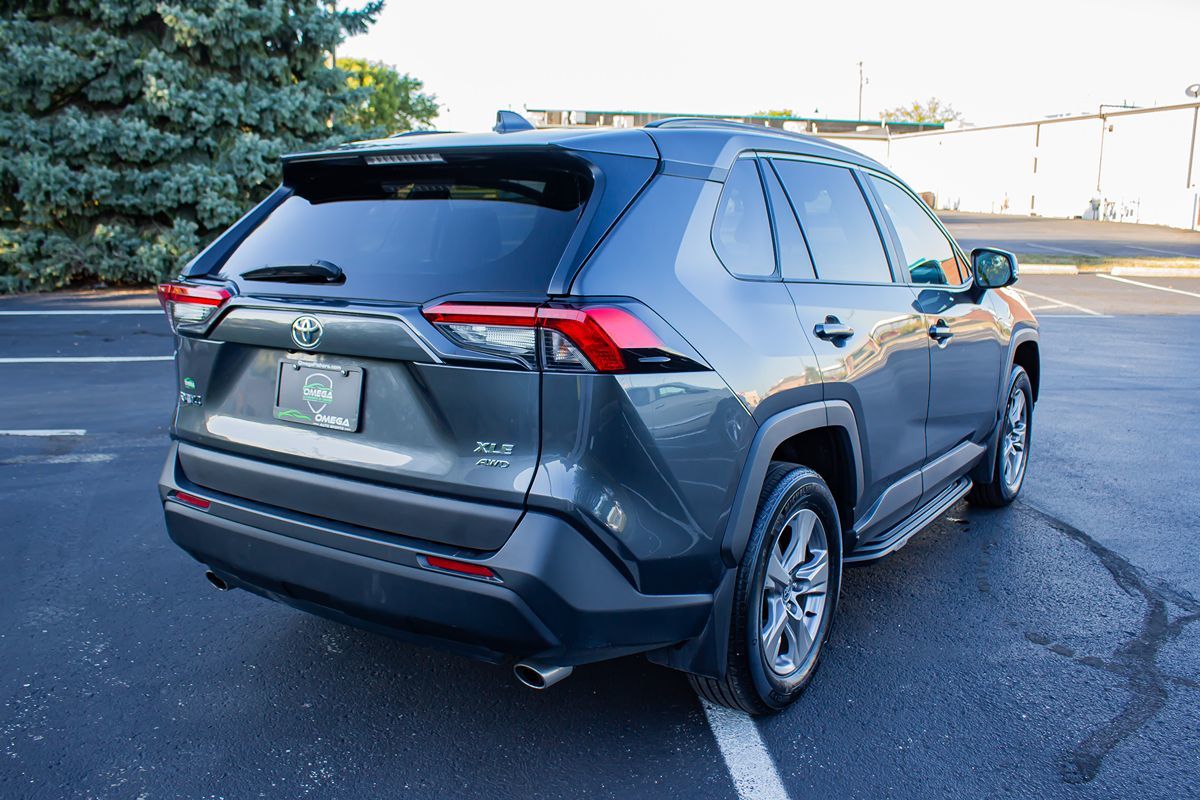 2023 Toyota RAV4 XLE photo 4