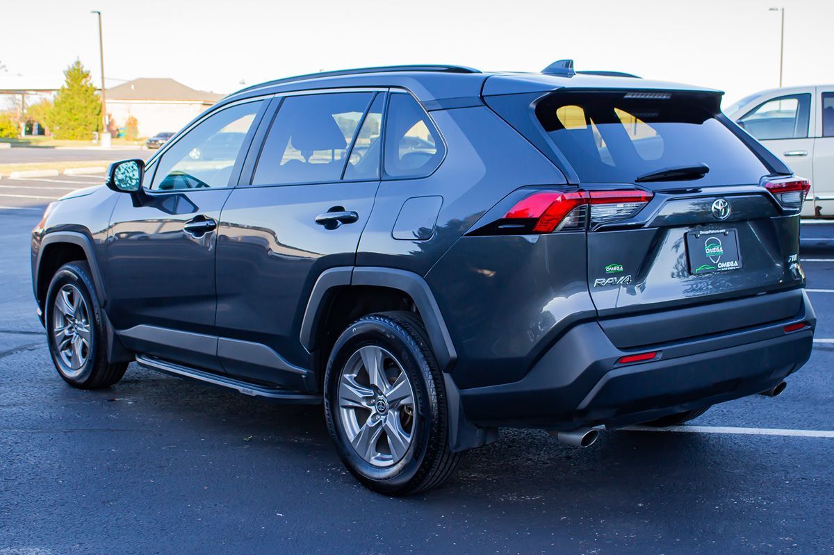 2023 Toyota RAV4 XLE photo 2
